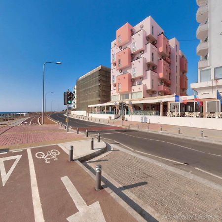 Mackenzie Beach Hotel Ларнака Екстериор снимка