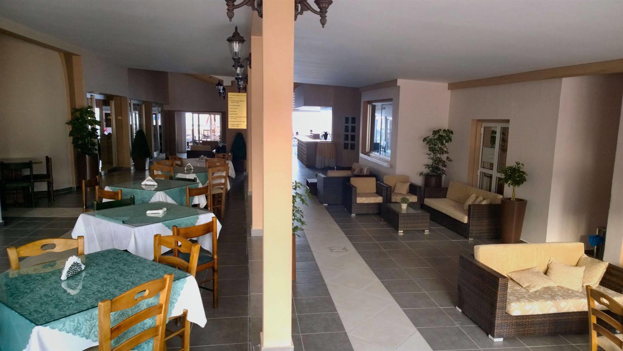 Mackenzie Beach Hotel Ларнака Екстериор снимка