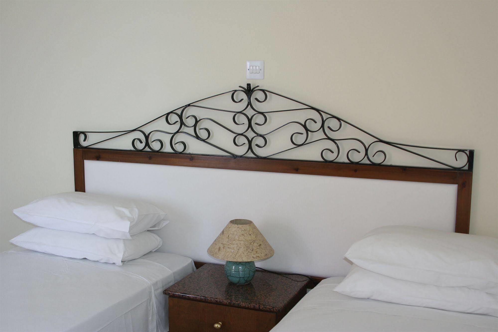 Mackenzie Beach Hotel Ларнака Екстериор снимка