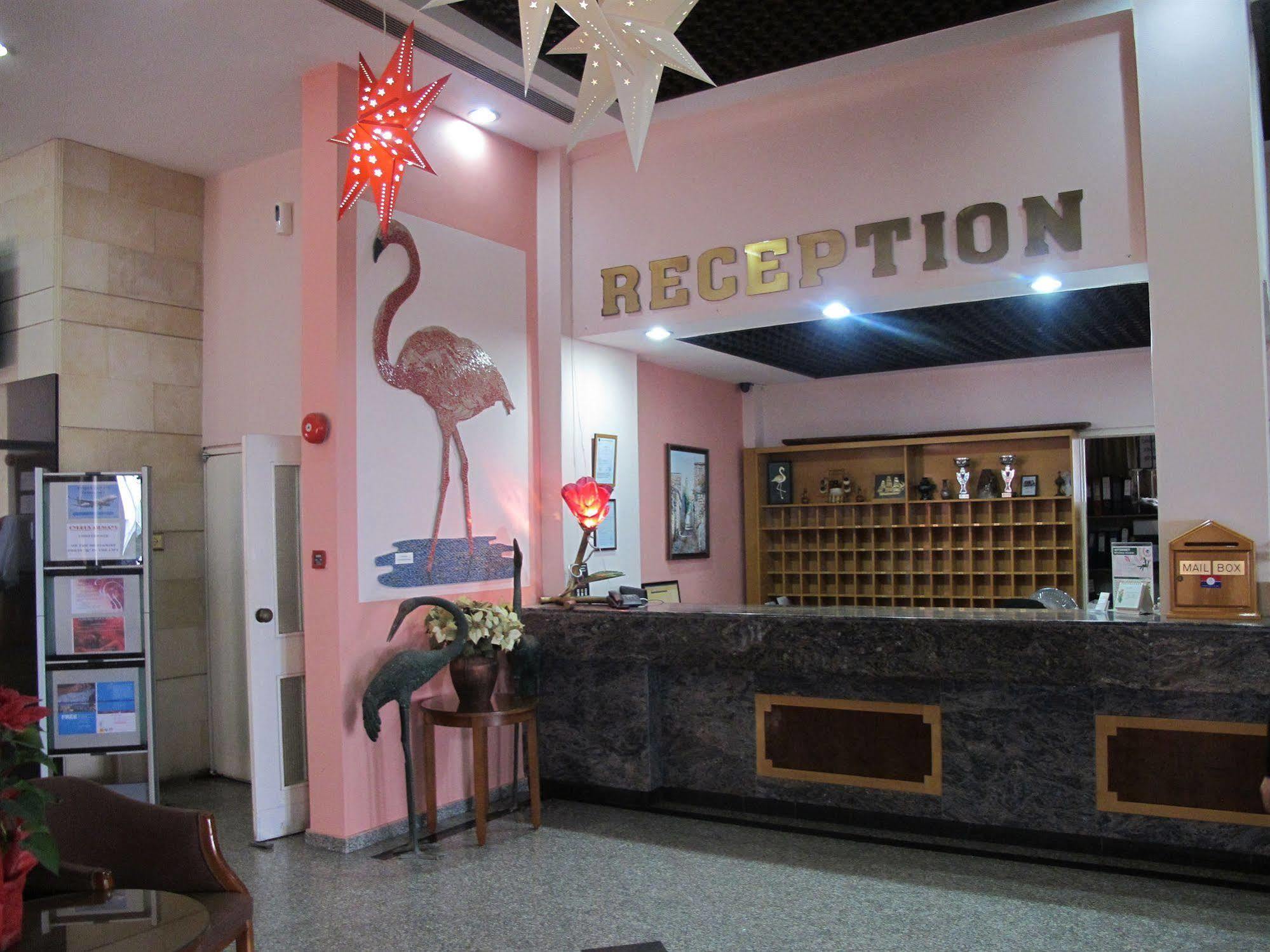 Mackenzie Beach Hotel Ларнака Екстериор снимка