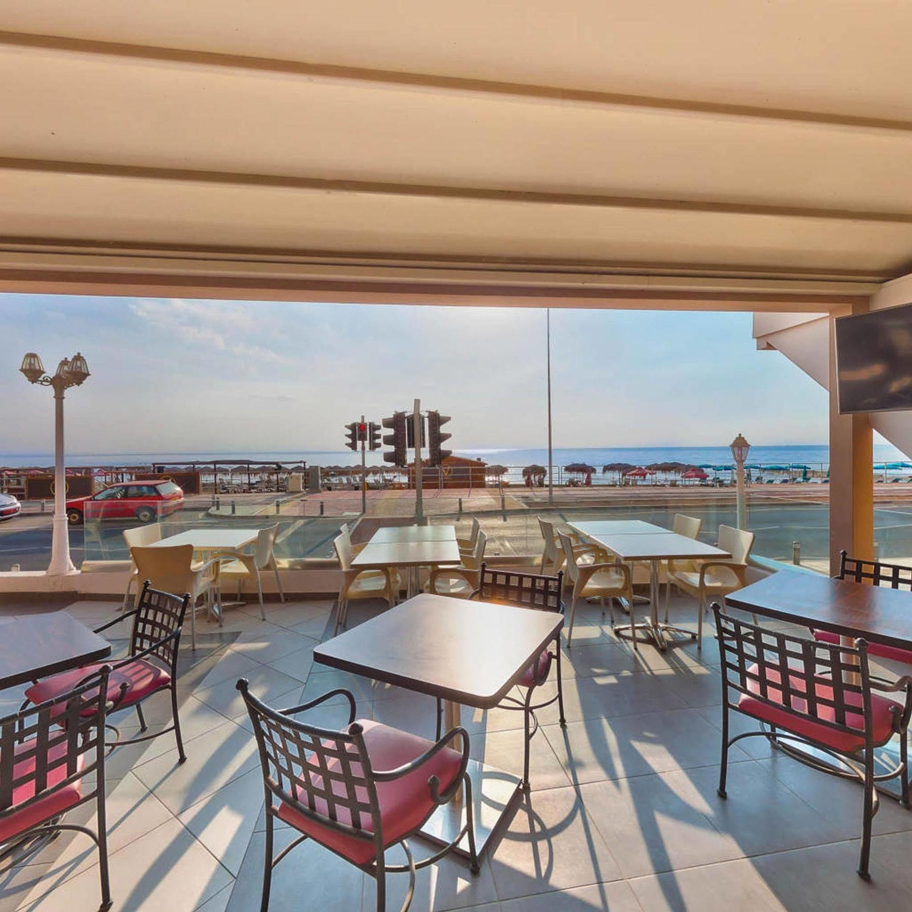 Mackenzie Beach Hotel Ларнака Екстериор снимка