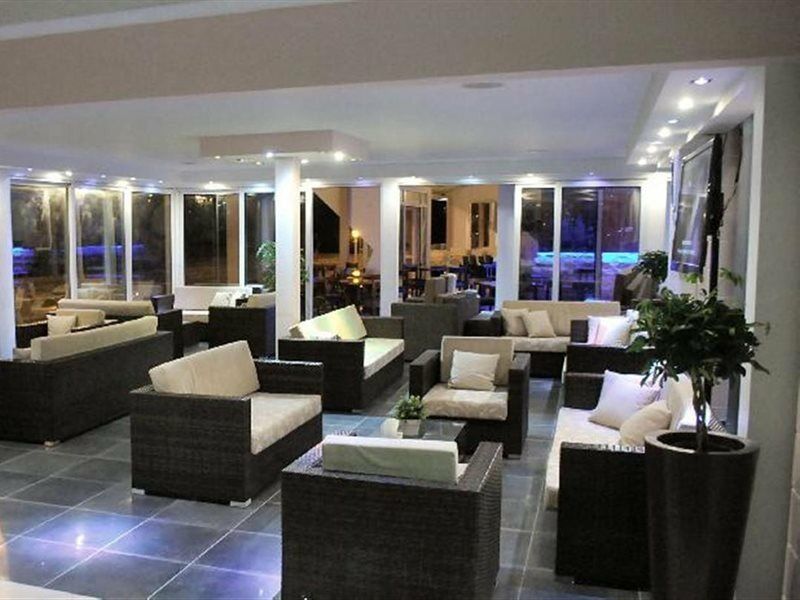 Mackenzie Beach Hotel Ларнака Екстериор снимка