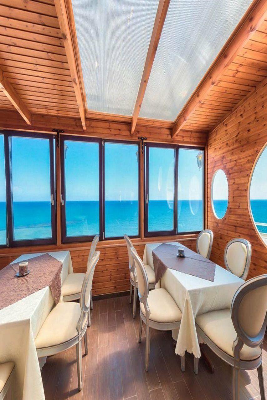 Mackenzie Beach Hotel Ларнака Екстериор снимка
