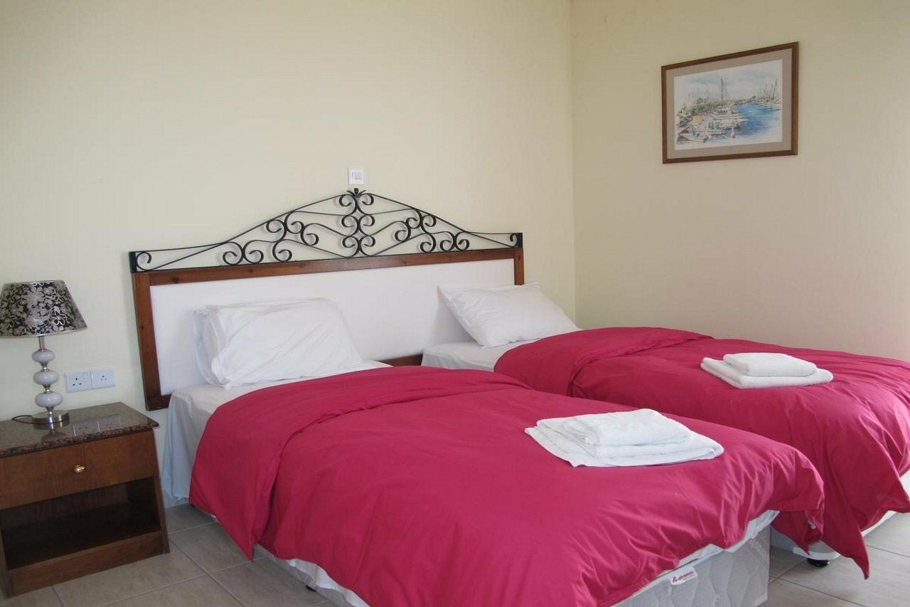Mackenzie Beach Hotel Ларнака Екстериор снимка